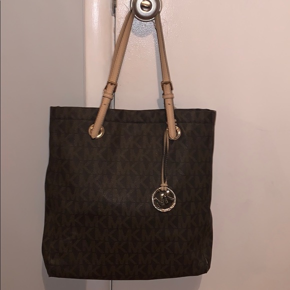 Michael Kors Handbags - Micheal Kors tote **NEGOTIABLE**